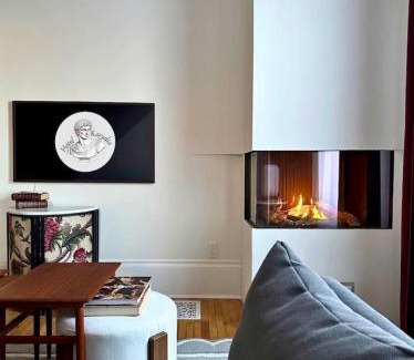 Prince Edward House | Hotel Karydia A private guesthouse experience in Prince Edward County