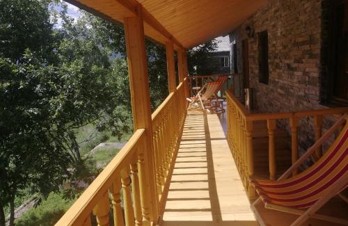 Omalo House | Hotel Kepney