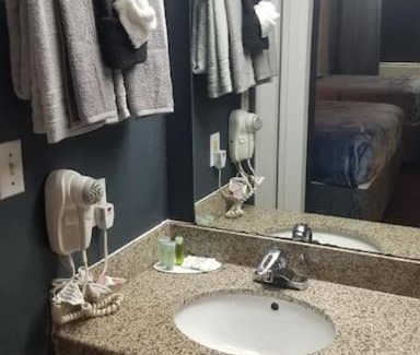 Stillwater Apartment | Hotel King Bed Hotel Room 225 Wi-Fi Booking