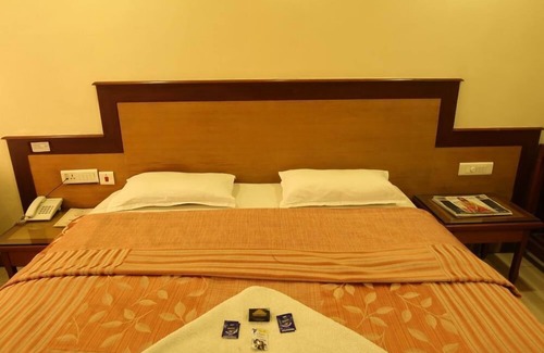 Kolhapur Hotel | Hotel Kohinoor Square