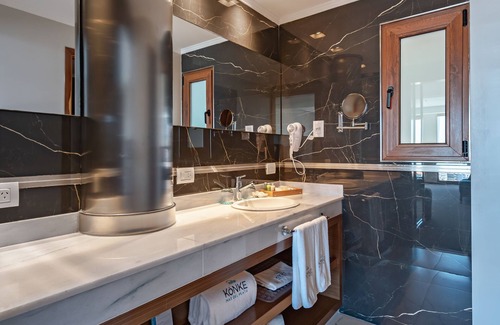 La Perla Hotel | HOTEL KONKE
