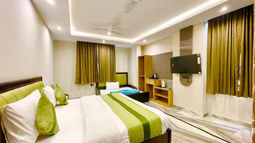 Haridwar Hotel | Hotel KP ! Haridwar, Near HAR KI PODDI & Railway station,Spacious And Fully Air Conditioned Rooms With Wifi, And Restaurant,BEST HOTEL IN HARIDWAR