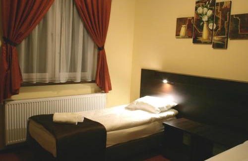 Lysomice Hotel | Hotel Kuźnia Oberża Polska