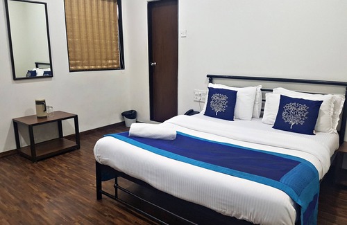 Grant Road Hotel | Hotel Kumkum