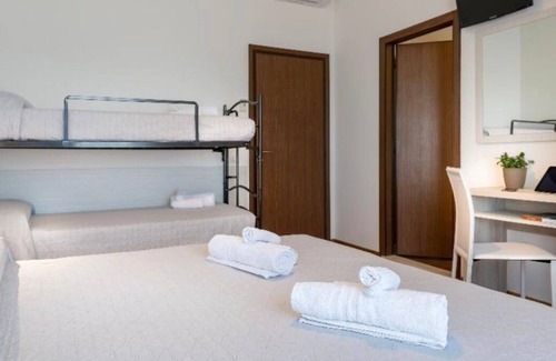 Cagnona Hotel | HOTEL KURSAAL ☆ Quadruple Room, Rich Breakfast Included