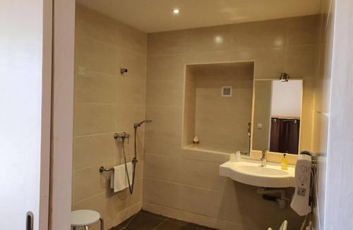 Saint-Martin-d'Ardeche Hotel | Hotel L'escarbille