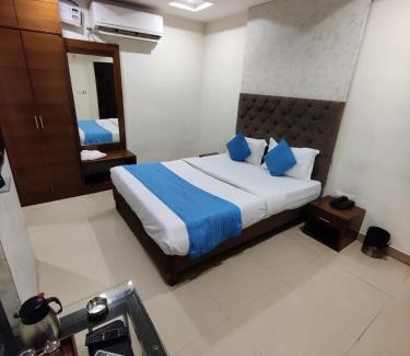 Sector 22 Hotel | Hotel L