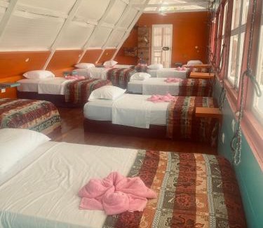 Puerto Barrios Hotel | Hotel La Casa Rosada