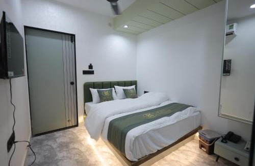 Surat Hotel | HOTEL LA LUXURY