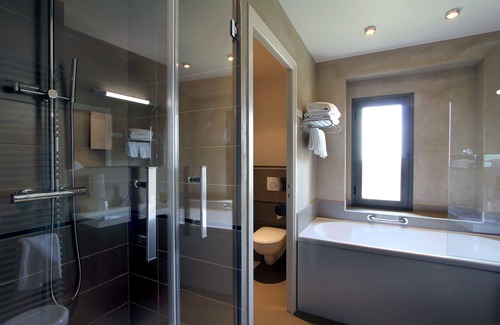 Martailly-Les-Brancion Hotel | Hotel La Montagne de Brancion