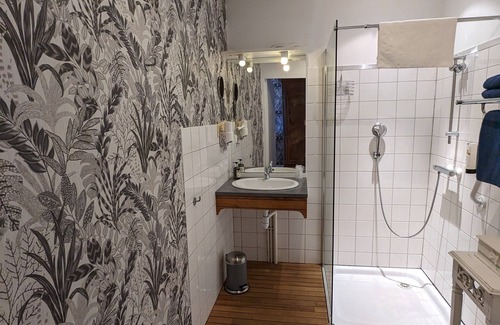 Bourbon-Lancy Hotel | Hotel La Tourelle du Beffroi