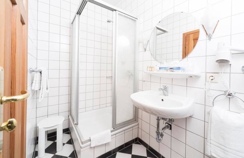 Kastellaun Bed & Breakfast | Hotel-Landgasthof Altes Stadttor - Double room with shower/WC
