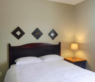 Saint-Marc-des-Carrieres Hotel | Hotel Le Must
