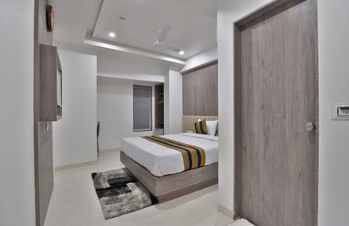 Surat Hotel | Hotel Le Grand