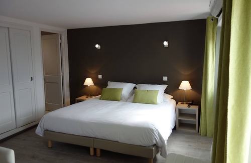 Saint-Vallier-de-Thiey Hotel | Hotel le Préjoly