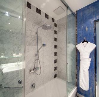 Ville Haute Hotel | Hotel Le Place d'Armes - Relais & Châteaux