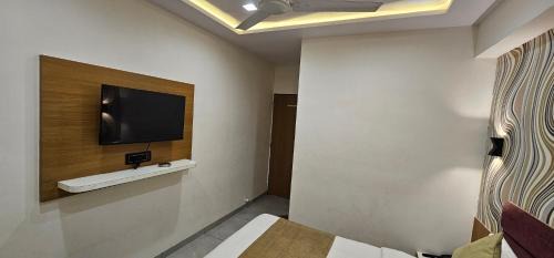 Vastrapur Hotel | Hotel Lee Grand