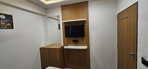 Vastrapur Hotel | Hotel Lee Grand