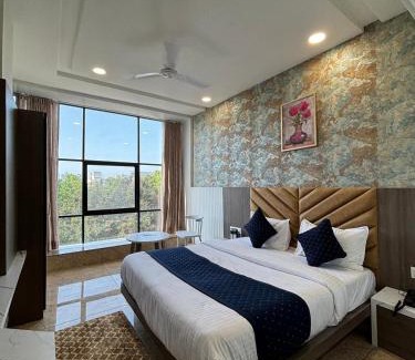 Vallabh Vidhyanagar Hotel | Hotel Lee Pride