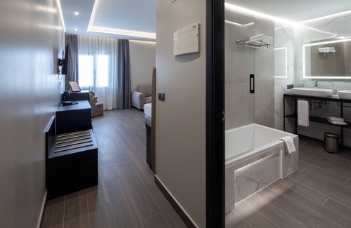 Sanlucar la Mayor Hotel | Hotel Leflet Sanlúcar
