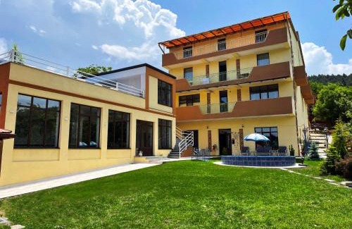 Tsromi Hotel | Hotel Legiandro Surami