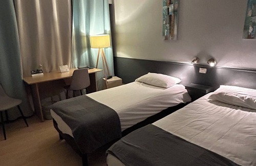 Saint Dezery Hotel | Hotel Les Gravades