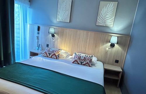 Saint Dezery Hotel | Hotel Les Gravades