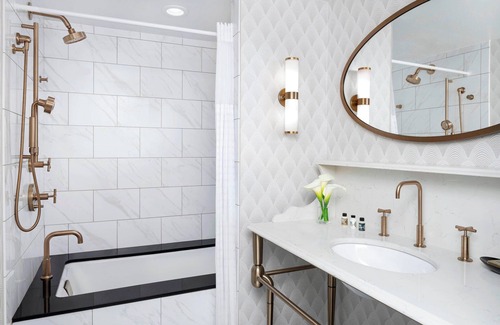 Scioto Mile Hotel | Hotel LeVeque, Autograph Collection