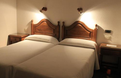 Puebla de Sanabria Hotel | Hotel Los Perales