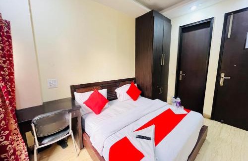 Chittaranjan Hotel | Hotel Lotus BNB - Near Nehru Enclave Metro Station