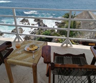 Cuatunalco Bed & Breakfast | Hotel Luz de Mar ' right on the beach