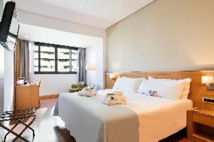 Cruz de Humilladero Hotel | Hotel Málaga Alameda Centro Affiliated by Meliá