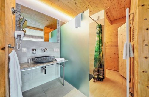 Veitshoechheim Hotel | Hotel Müller Café & Wein . Mondholzhotel