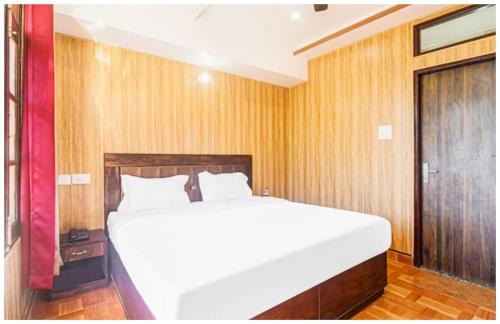 The Mall Road Hotel | HOTEL M-A-Y-A Near Mall Road - Parking and Free Wifi Facilities - Hotel At Prime Location Spacious Room - Amazing valley views - BEST HOTEL