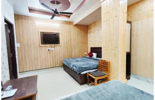 The Mall Road Hotel | HOTEL M-A-Y-A Near Mall Road - Parking and Free Wifi Facilities - Hotel At Prime Location Spacious Room - Amazing valley views - BEST HOTEL