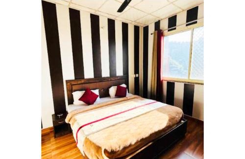 The Mall Road Hotel | HOTEL M-A-Y-A Near Mall Road - Parking and Free Wifi Facilities - Hotel At Prime Location Spacious Room - Amazing valley views - BEST HOTEL