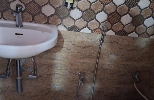 Charbagh Hotel | Hotel Madhav Inn Top family hotels business hotels best couple friendly hotel in lucknow