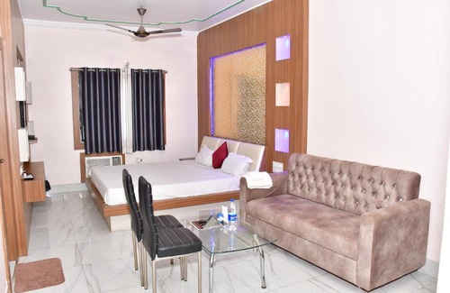 Vijay Nagar Hotel | HOTEL MADHUWAN VIHAR