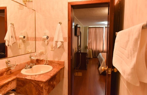 Latacunga Hotel | Hotel Makroz