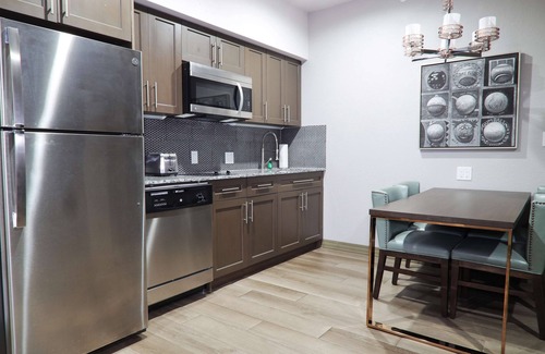 New Caney Hotel | Hotel Manhattan, BW Signature Collection
