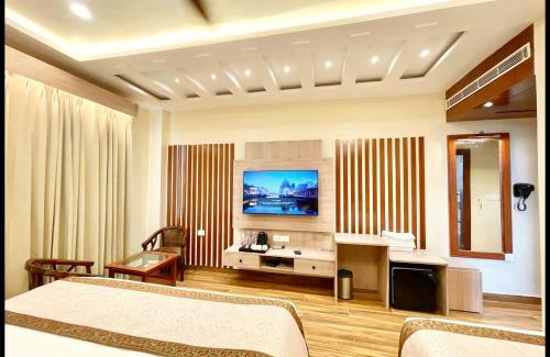 Kakarmatha Hotel | HOTEL MANTVYA PALACE Near Kashi vishwanath Temple - Restaurant & Parking Facilities - Fully Air Conditioning Suite Rooms - Best Hotel In Varanasi