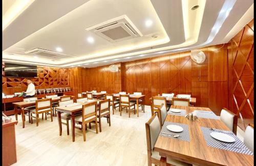 Kakarmatha Hotel | HOTEL MANTVYA PALACE Near Kashi vishwanath Temple - Restaurant & Parking Facilities - Fully Air Conditioning Suite Rooms - Best Hotel In Varanasi