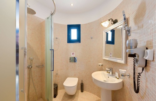 Akrotiri Hotel | Hotel Mathios Village