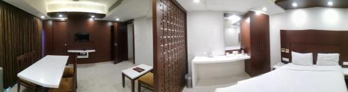 Vadapalani Hotel | Hotel Maurya International