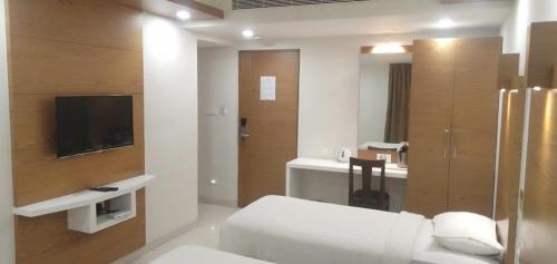 Vadapalani Hotel | Hotel Maurya International