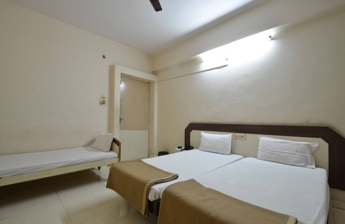 Hyderabad Hotel | Hotel Maya Deluxe