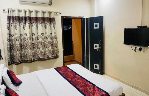 Jejuri Hotel | Hotel Meghmalhar Lodging