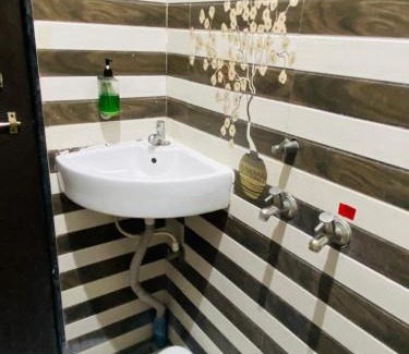 Jejuri Hotel | Hotel Meghmalhar Lodging