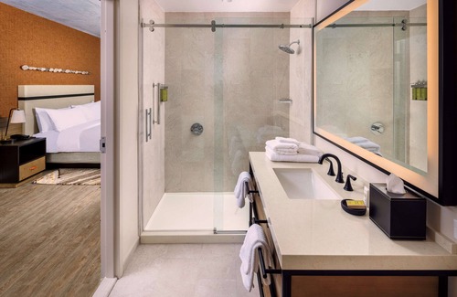 Historic Downtown Melbourne Hotel | Hotel Melby Downtown Melbourne, Tapestry Collection by Hilton