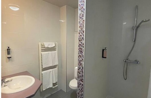 Saint-Jean-le-Vieux Hotel | Hotel Mendy